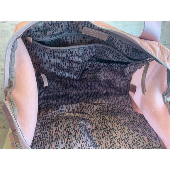 STELLA & DOT Crush It Duffle bag - Picture 10 of 12